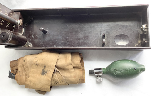 early Bakelite Becton Dickenson & Company medical blood pressure Manometer